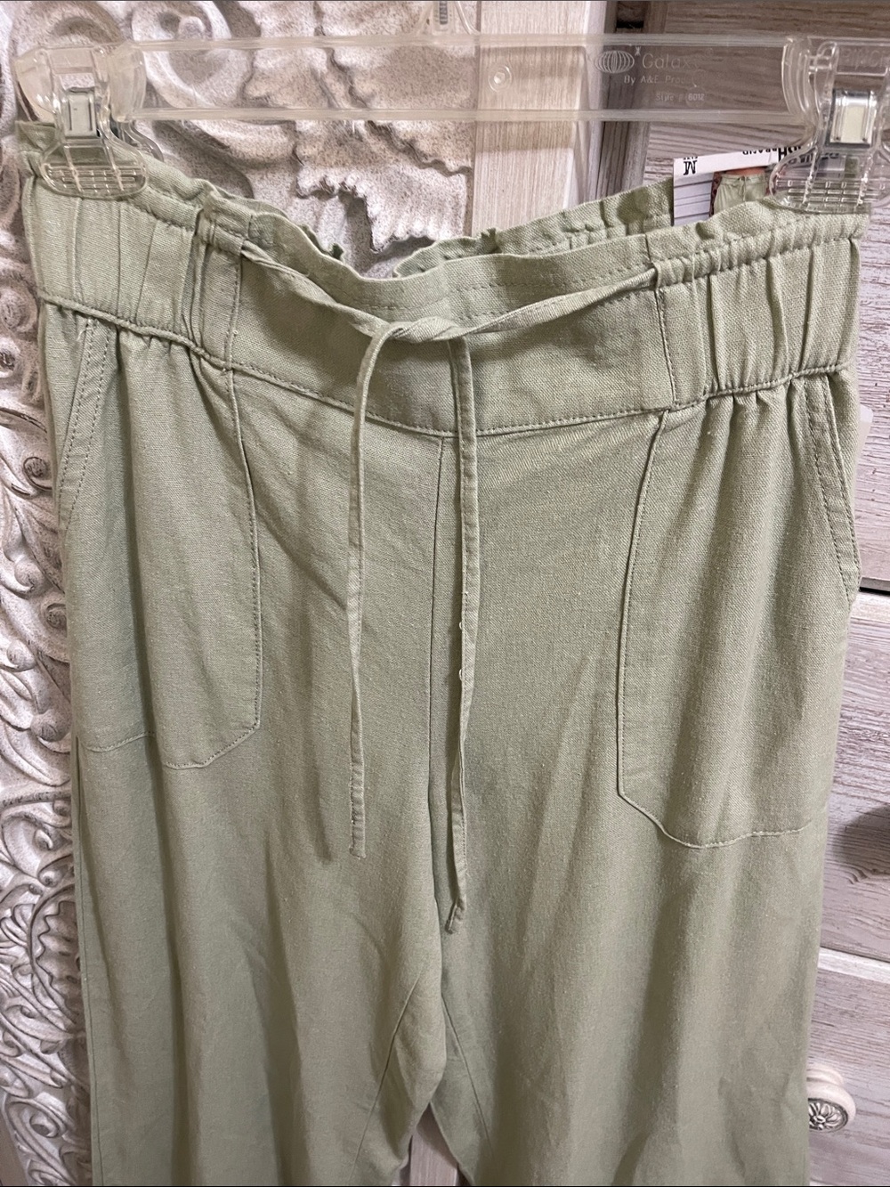 Relaxed Wide-Leg Drawstring Pants in Sage Green - Picture 2 of 5
